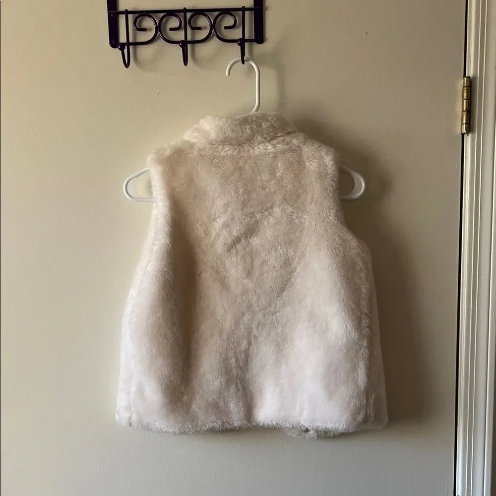 Carter’s Kids Faux Fur Sleeveless Vest in Cream Size 10/12 Gently used Cream